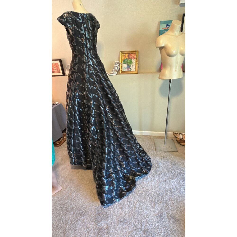 Carolina Herrera - Elegant dress - Picture 3 of 4